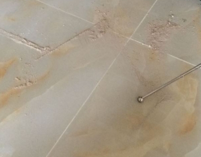 卡若瓷砖空鼓维修公司分享粘合剂选择不当在瓷砖铺贴过程中可能导致以下问题