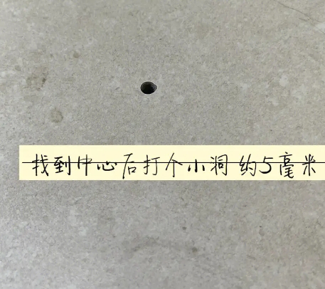 卡若瓷砖空鼓维修公司专业解答在瓷砖铺贴过程中，如果砂料搅拌不均匀，将会带来以下问题